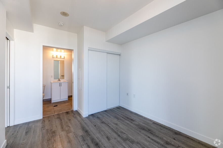 More Photos Of 100 Bond St E, Oshawa Apartments For Lease