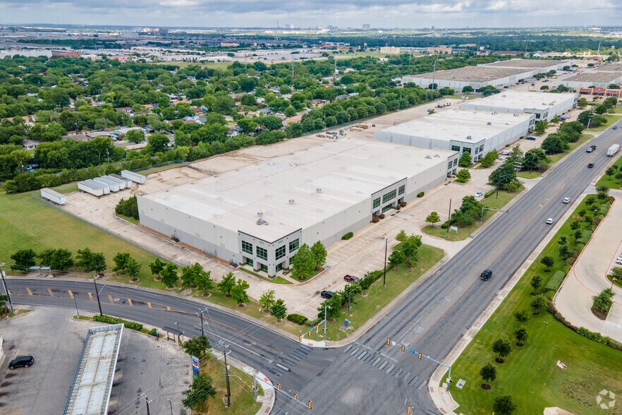 More Photos Of 4990 Eisenhauer Rd, San Antonio Distribution For Lease