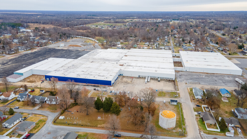 Primary Photo Of 410 E Lyerla Dr, Herrin Distribution For Lease