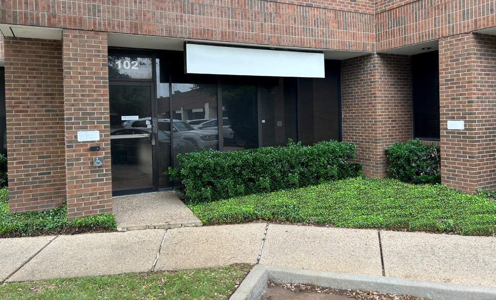 More Photos Of 7920 Elmbrook Dr, Dallas Medical For Lease