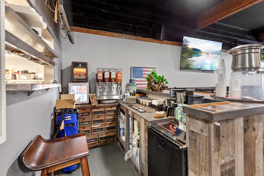More Photos Of 314 N 4th St, Coeur d'Alene Bar For Sale