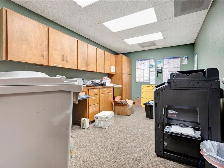 More Photos Of 204 E Burke Ave, Lufkin Office For Sale