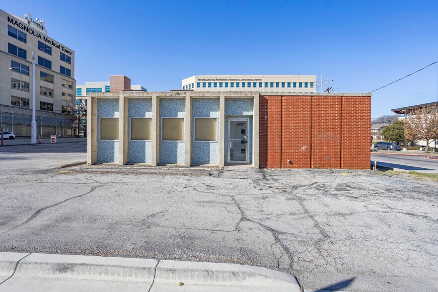 More Photos Of 1550 W Magnolia Ave, Fort Worth Medical For Lease