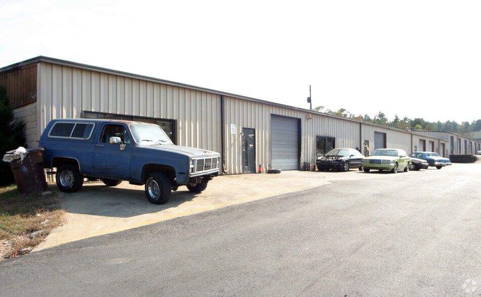 More Photos Of 1923-1927 Forest Pky, Morrow Service For Lease