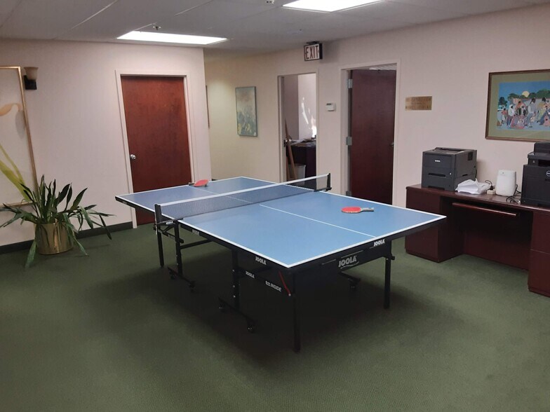 More Photos Of 200 Highpoint Dr, Chalfont Office For Sale