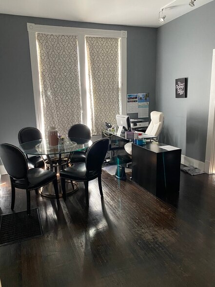 More Photos Of 2206 Union Ave, Memphis Office For Sale