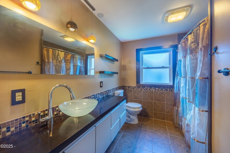 More Photos Of 4925 NW Woody Way, Newport Specialty For Sale