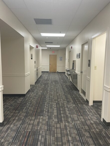 More Photos Of 101 Munson St, Greenfield Medical For Lease