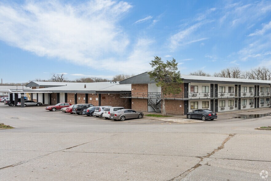 More Photos Of 115 NW Harlem Rd, Kansas City Apartments For Sale
