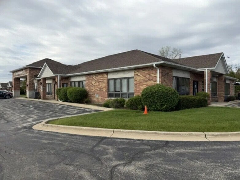 Primary Photo Of 820 E Terra Cotta Ave, Crystal Lake Office For Sale