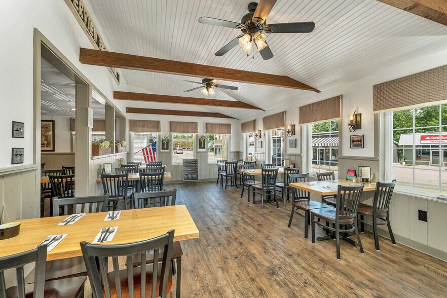 More Photos Of 40 Main St, Goffstown Restaurant For Sale