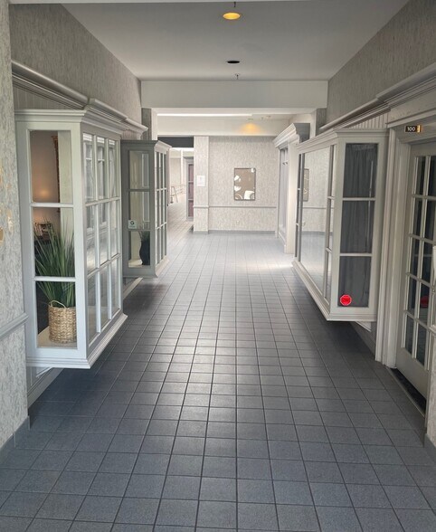 More Photos Of 110 E Main St, Salem Office For Lease