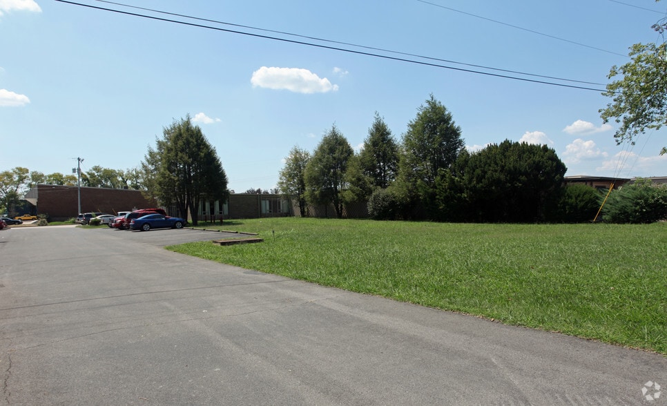 More Photos Of 1200 Park Ave, Murfreesboro Light Distribution For Lease