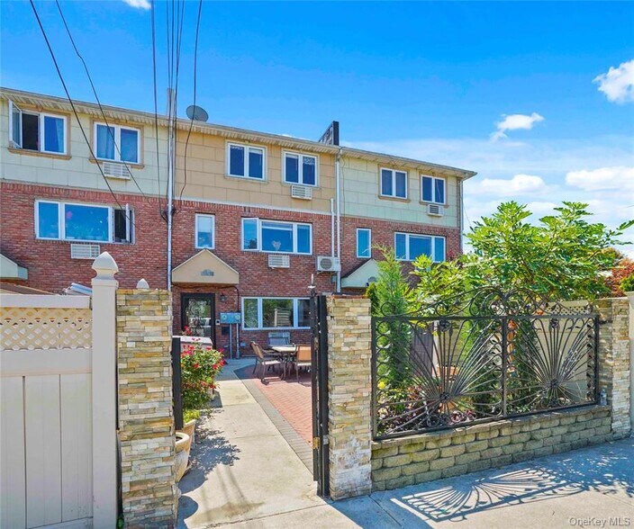 Primary Photo Of 6536 Metropolitan Ave, Middle Village Apartments For Sale