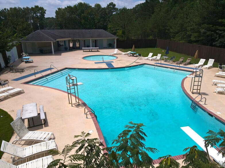 More Photos Of 3903 S Lamar Blvd, Oxford General Retail For Sale