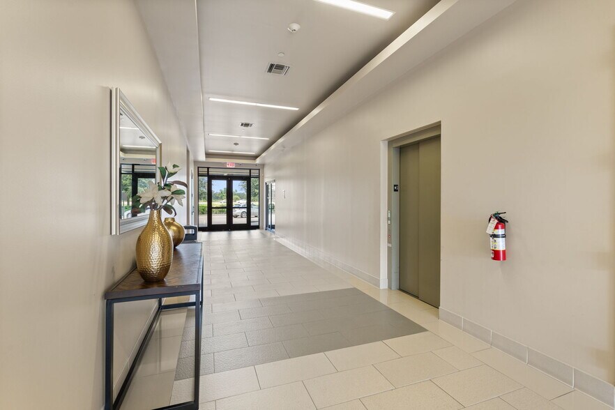 More Photos Of 6514 Highway 90A, Sugar Land Medical For Sale