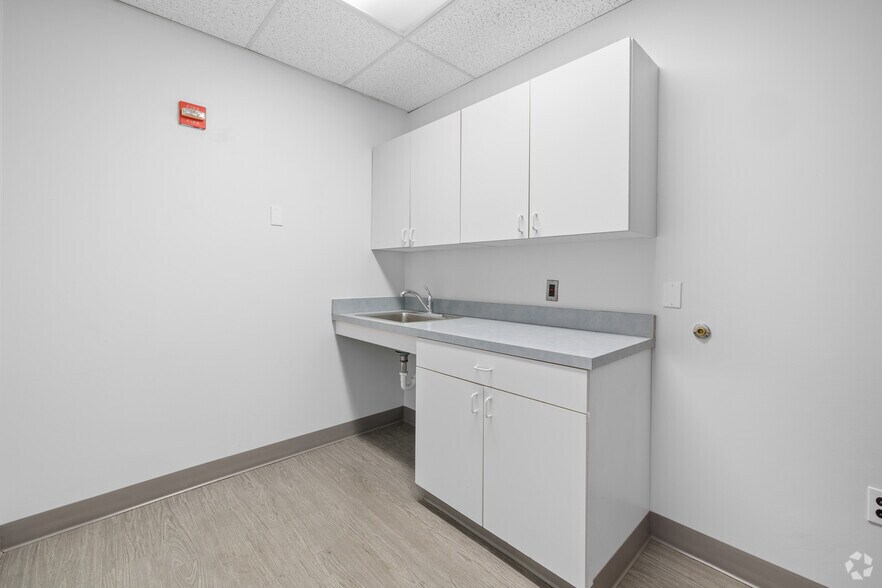 More Photos Of 12011 Lee Jackson Memorial Hwy, Fairfax Medical For Lease