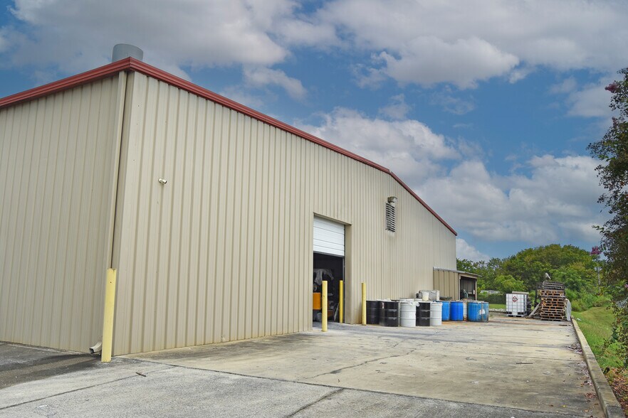 More Photos Of 130 Commercial Ct, Alabaster Warehouse For Sale