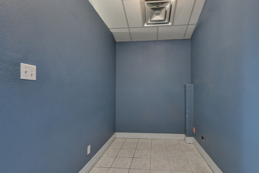 More Photos Of 5107 Monaco Cir, San Antonio Office For Sale