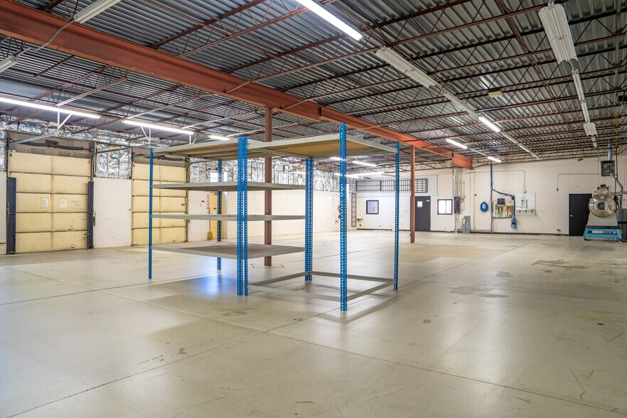 More Photos Of 2737 W 2nd Ave, Denver Warehouse For Lease