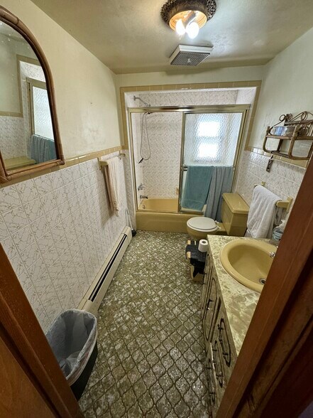 More Photos Of 1006-1008 Paterson Plank Rd, North Bergen Storefront Retail Residential For Sale