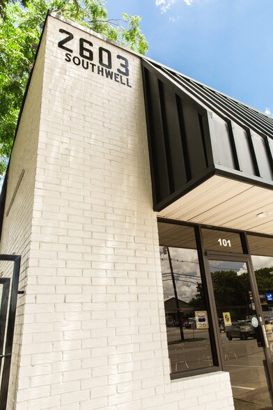 More Photos Of 2603 Southwell Rd, Dallas Light Distribution For Lease