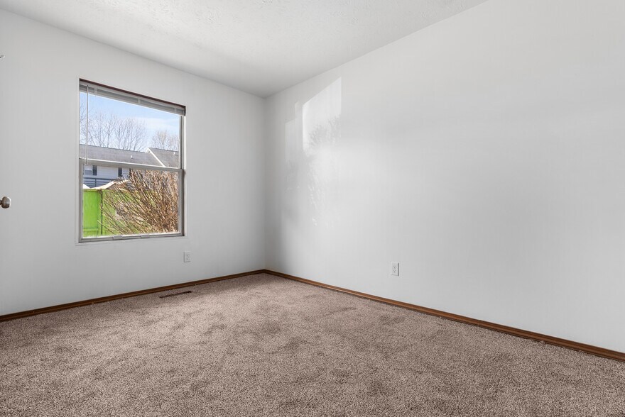 More Photos Of 652 Northgate Cir, Rochester Multifamily For Sale