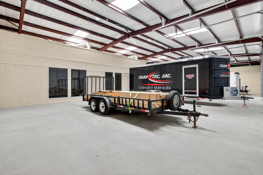 More Photos Of 1806 Cimino Dr, Bryan Industrial For Lease