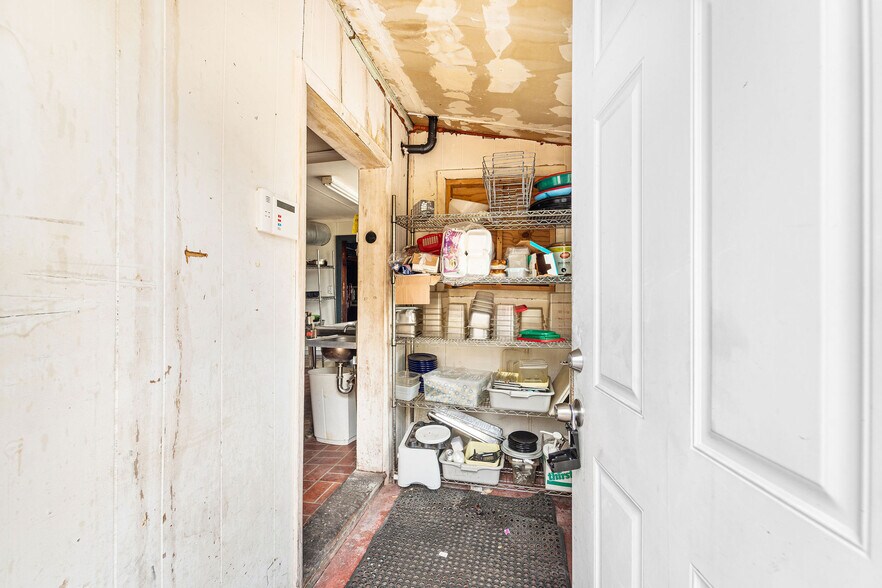 More Photos Of 221 White Horse Pike, Chesilhurst Bar For Sale