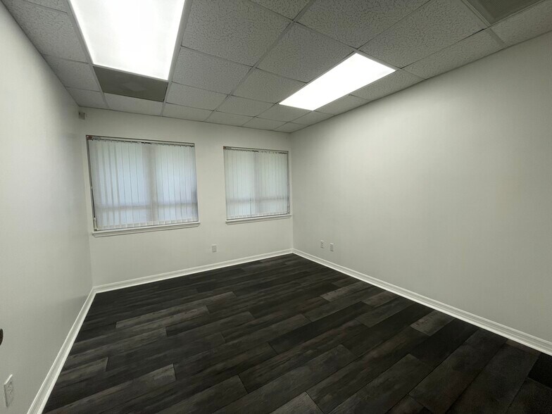 More Photos Of 12520 World Plaza Ln, Fort Myers Medical For Lease