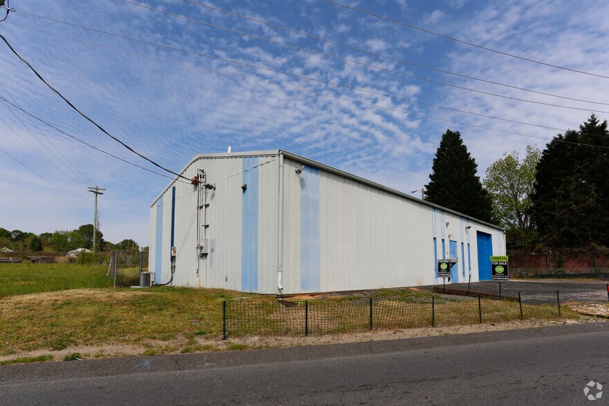 More Photos Of 108 Osceola St, Gastonia Warehouse For Lease