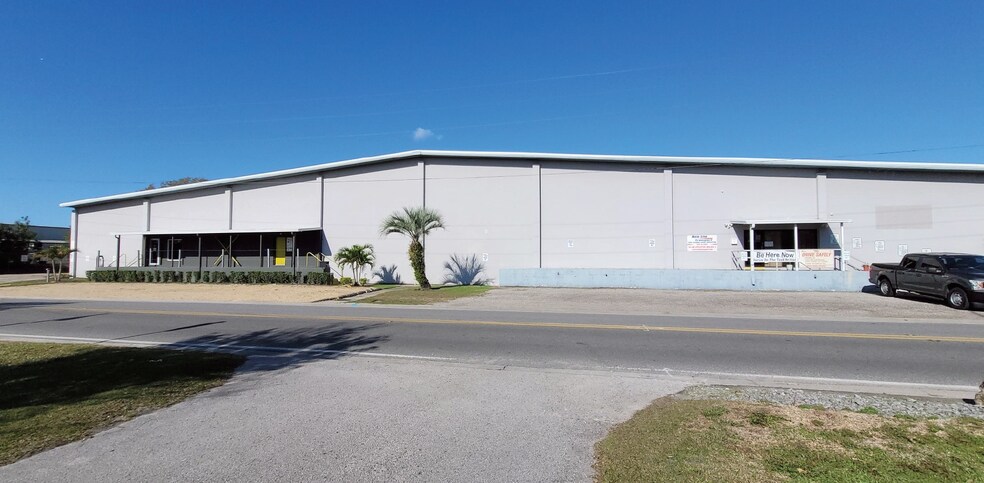 More Photos Of 11222 Astronaut Blvd, Orlando Warehouse For Lease