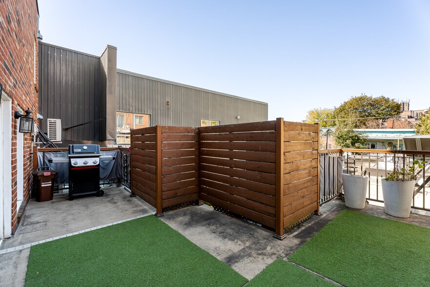 More Photos Of 3009 St Notre-Dame O, Montréal Restaurant For Sale