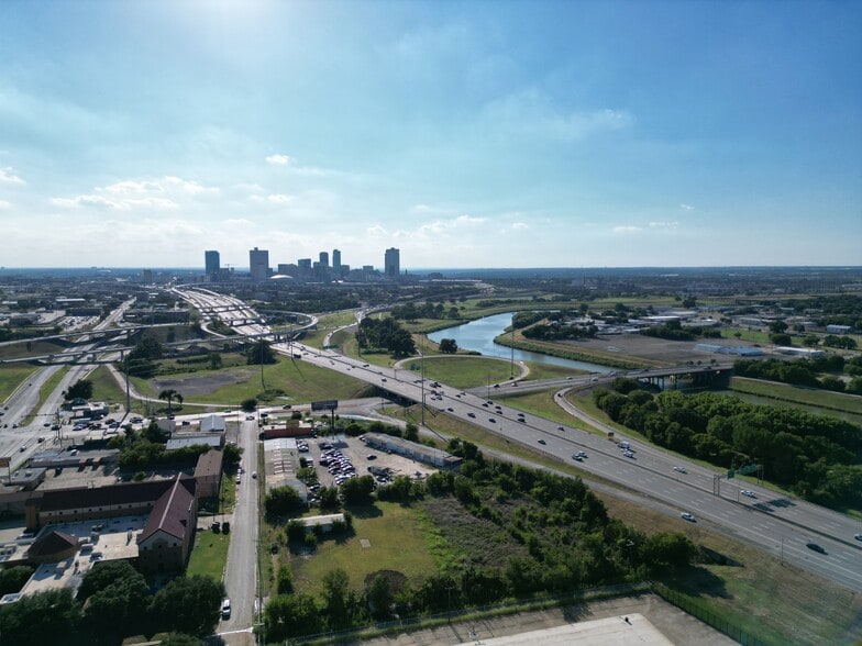 More Photos Of 1817 Bomar Ave, Fort Worth Warehouse For Sale