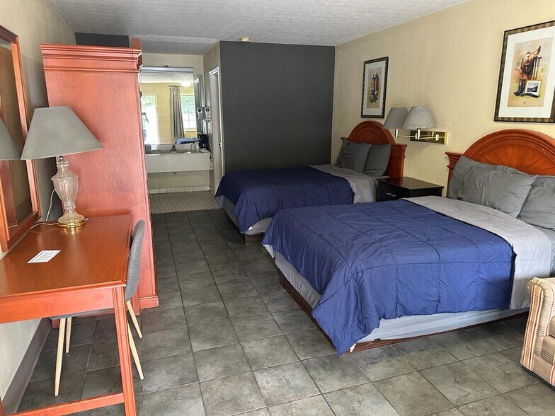 More Photos Of 1500 Edmonton Rd, Tompkinsville Hotel For Sale