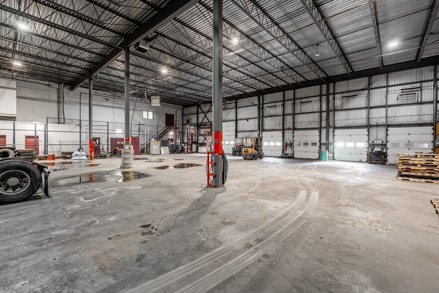 More Photos Of 500 Montée Labossière, Vaudreuil-dorion Service For Lease