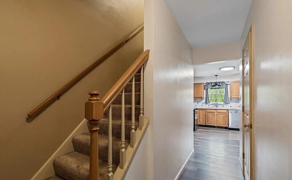 More Photos Of 585 Westbrooke Dr, Elizabethtown Specialty For Lease