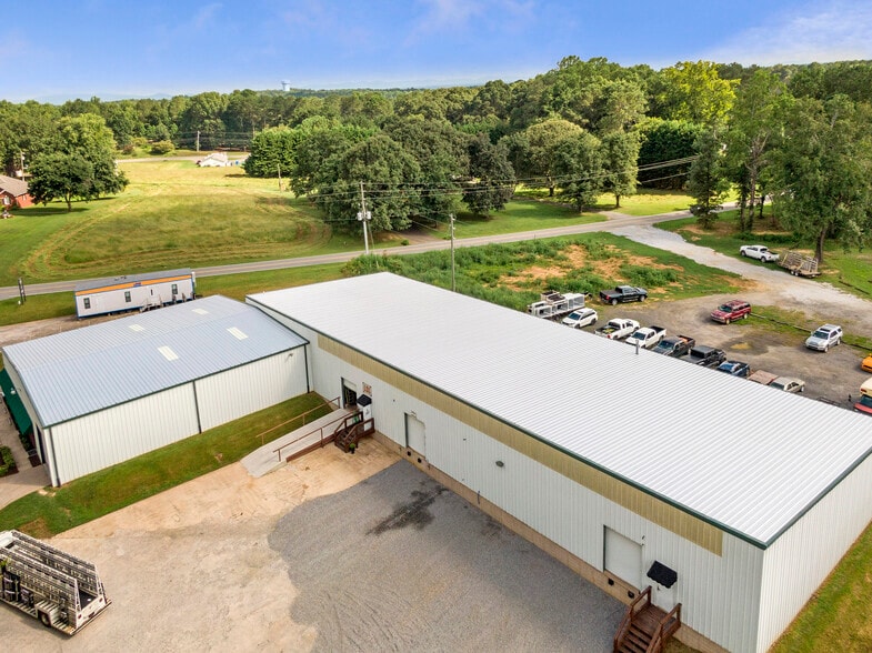 More Photos Of 3795 Evans Rd, Cumming Warehouse For Lease