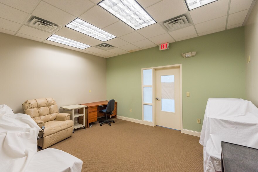 More Photos Of 897 Von Kolnitz Rd, Mount Pleasant Medical For Lease