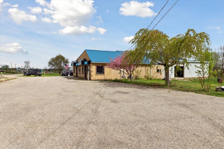 More Photos Of 3159 W Monroe Rd, Alma Freestanding For Sale