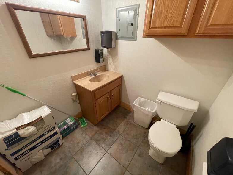 More Photos Of 6420 S US Highway 377, Stephenville Manufacturing For Lease