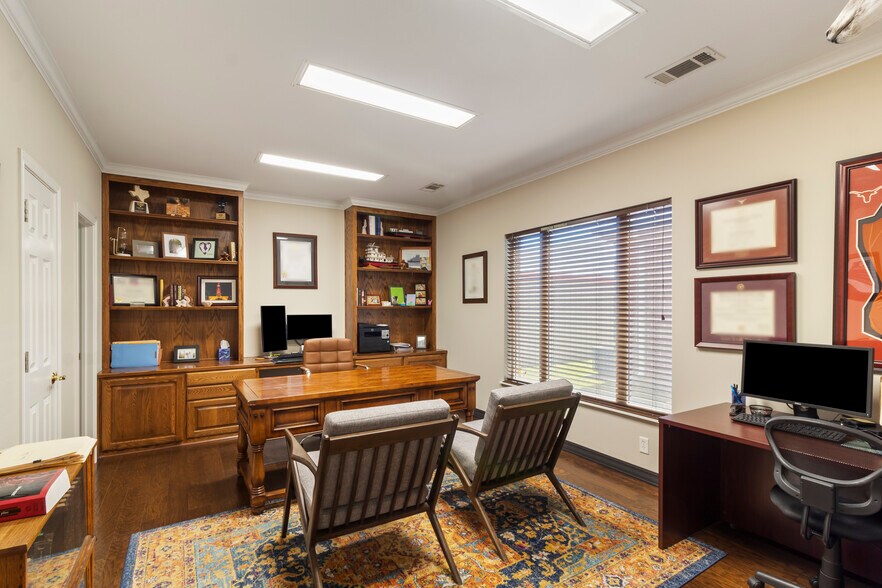 More Photos Of 3330 Longmire Dr, College Station Office For Sale