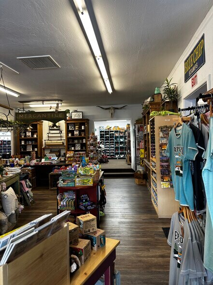 More Photos Of 1020 N Main St, Cottonwood General Retail For Sale