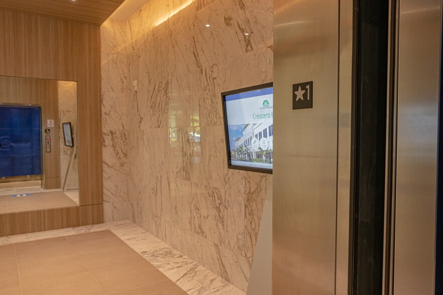 More Photos Of 15121-15175 NW 67th Ave, Miami Lakes Office For Lease