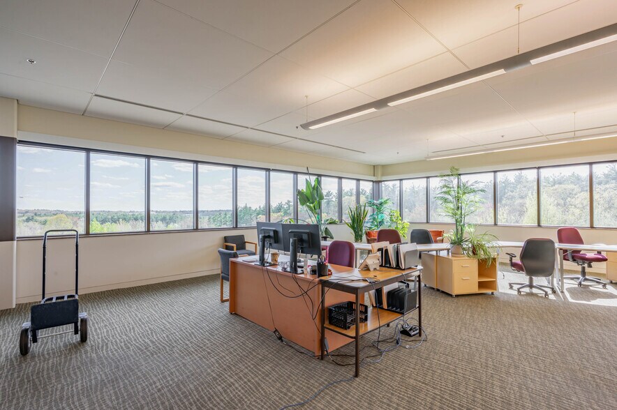 More Photos Of 6 Kitty Hawk Lndg, Londonderry Office For Sale