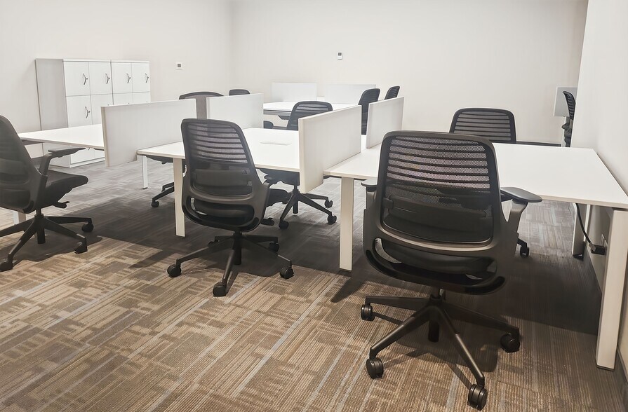 More Photos Of 125 Commerce Valley Dr W, Markham Coworking Space