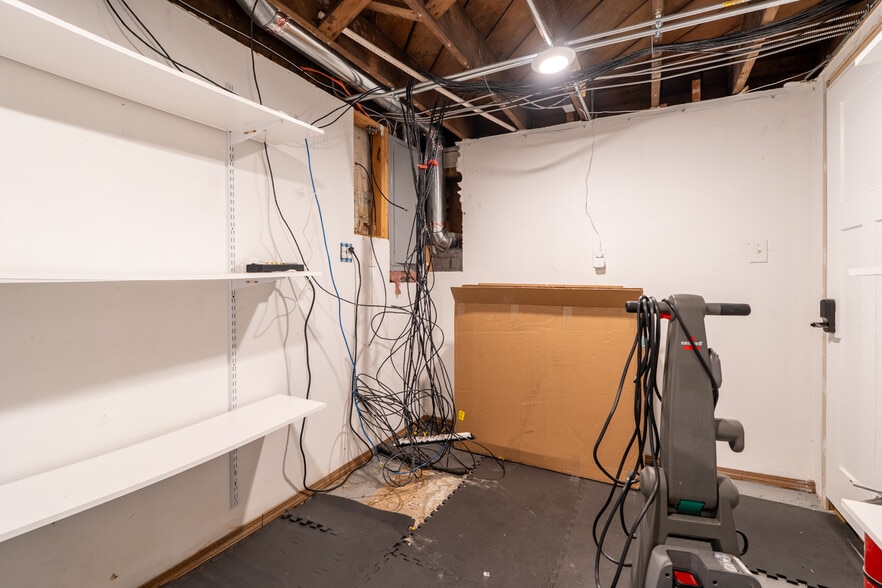 More Photos Of 240 S Buchanan St, Edwardsville Office For Sale