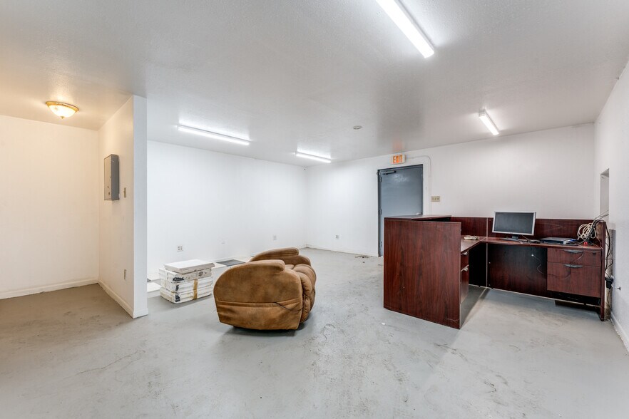 More Photos Of 4515 Smith Rd, Von Ormy Truck Terminal For Lease