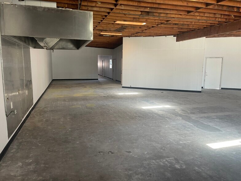 More Photos Of 7307-7309 Canoga Ave, Canoga Park Restaurant For Lease
