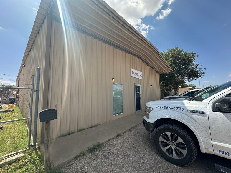 More Photos Of 1300 W County Road 114, Midland Warehouse For Lease
